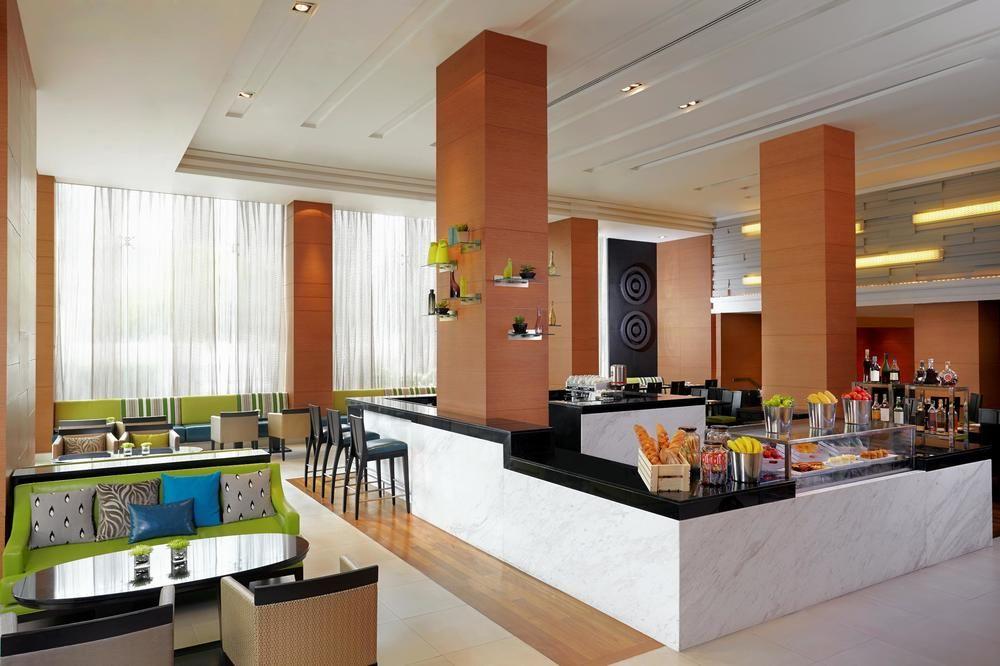Отель Courtyard By Marriott Бангкок Экстерьер фото