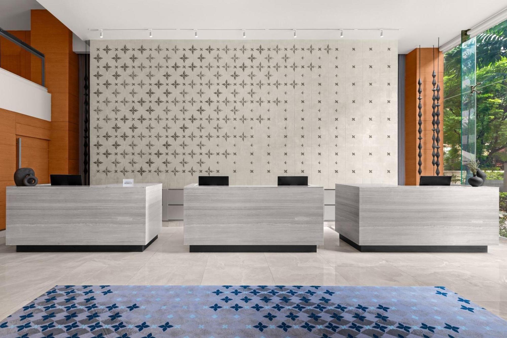Отель Courtyard By Marriott Бангкок Экстерьер фото