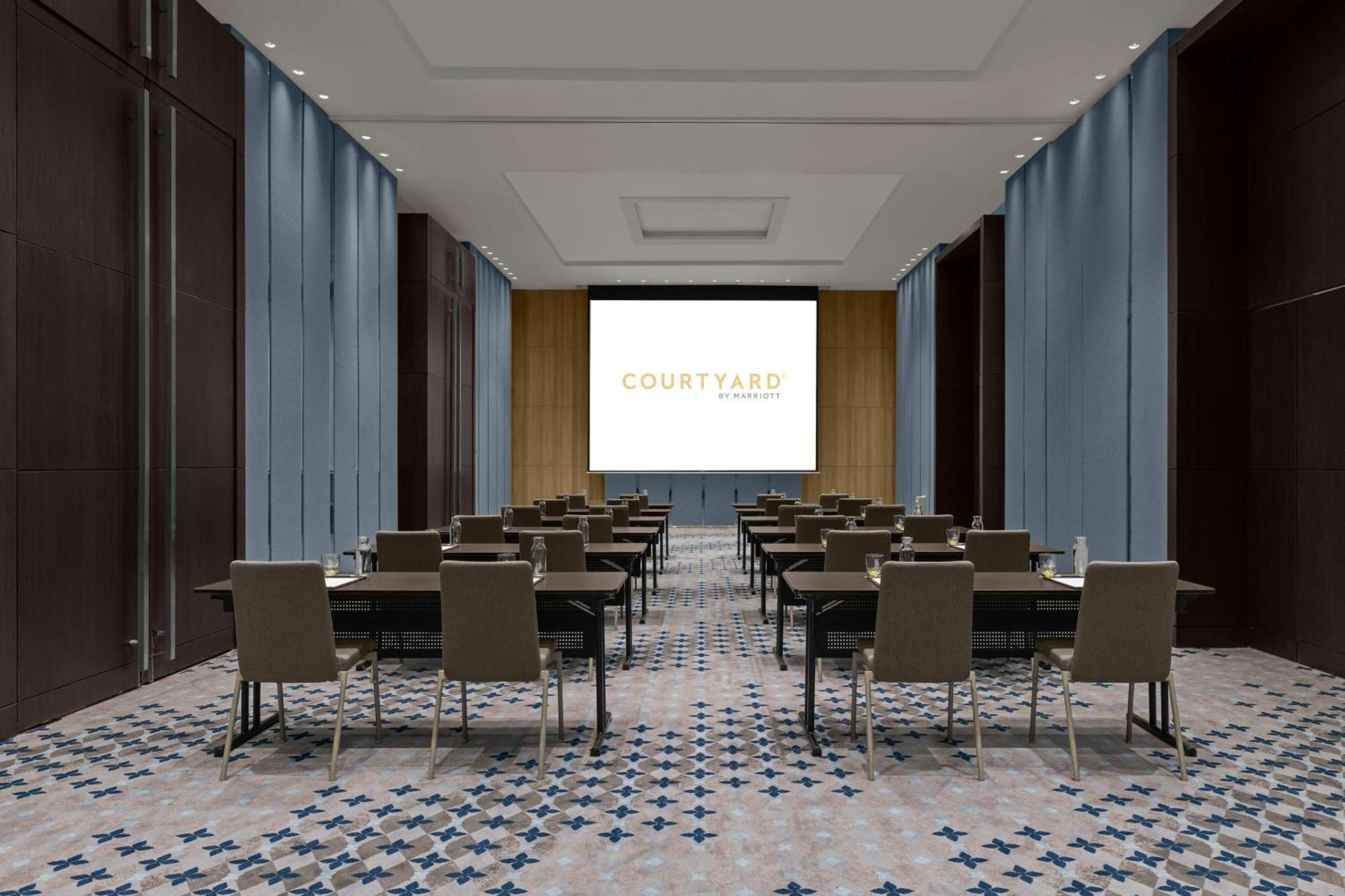 Отель Courtyard By Marriott Бангкок Экстерьер фото