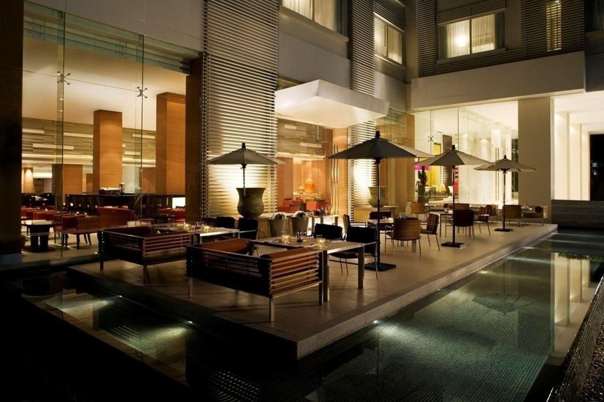 Отель Courtyard By Marriott Бангкок Экстерьер фото